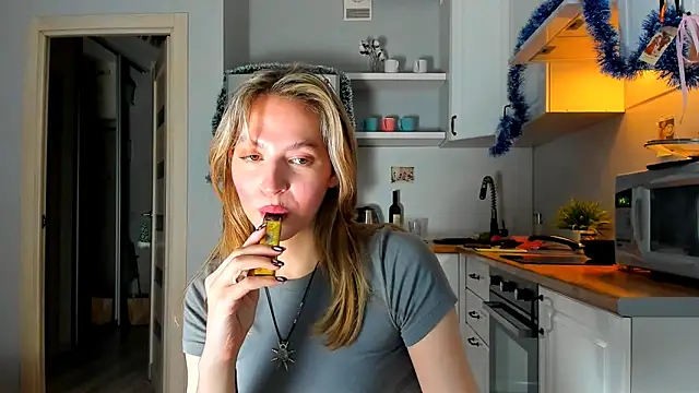 Niky  Jess online show from December 23, 2024, 6:37 pm