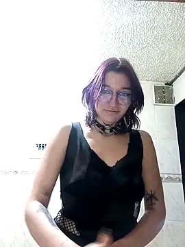 SukiFuyu  online show from November 6, 2025, 9:05 pm