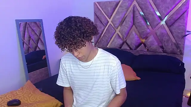 Snapshot of nickolas_moon chatting on February 2, 2025, 4:32 pm nickolas moon online show from February 2, 2025, 4:32 pm