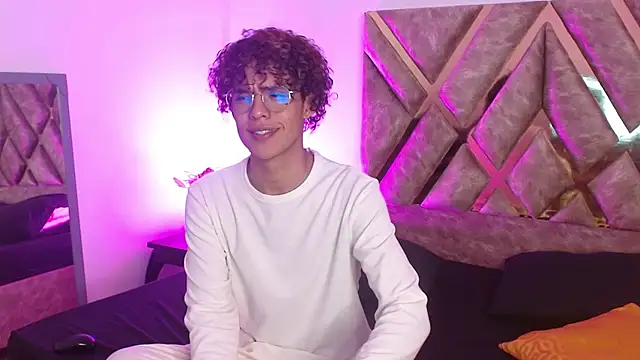 Snapshot of nickolas_moon chatting on March 19, 2025, 7:49 pm nickolas moon online show from March 19, 2025, 7:49 pm