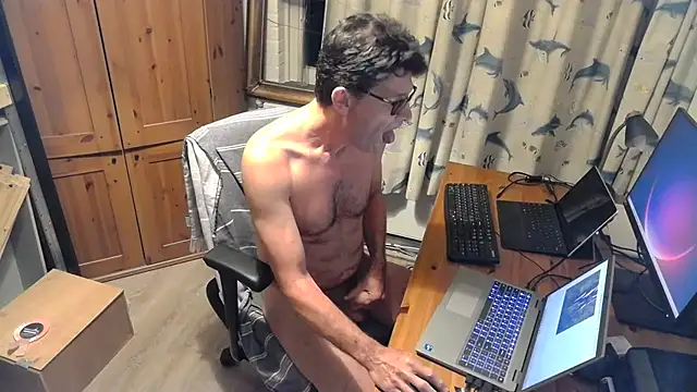 Snapshot of RolfS chatting on July 7, 2026, 10:58 pm RolfS online show from July 7, 2026, 10:58 pm