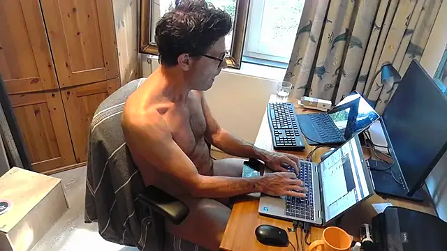 Snapshot of RolfS chatting on July 19, 2026, 7:34 am RolfS online show from July 19, 2026, 7:34 am