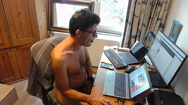 Snapshot of RolfS chatting on July 22, 2026, 1:36 pm RolfS online show from July 22, 2026, 1:36 pm