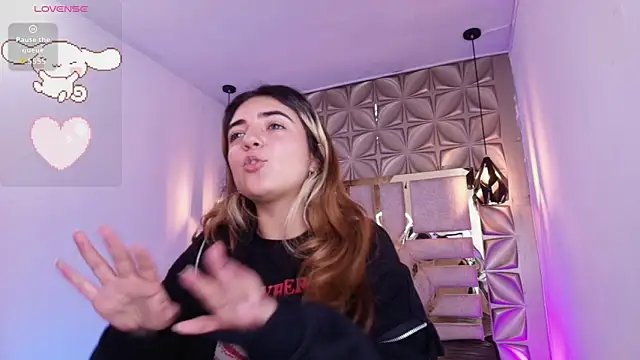 meraki fraise online show from October 19, 2025, 8:20 pm