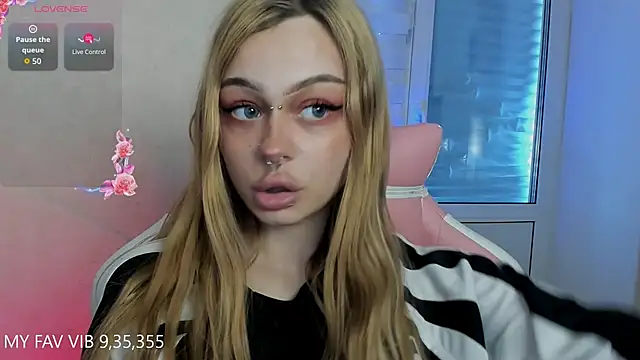 shy melony online show from April 19, 2026, 11:09 am