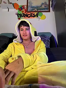 Snapshot of Twinkie-Alex18 chatting on March 11, 2025, 5:16 am Twinkie-Alex18 online show from March 11, 2025, 5:16 am