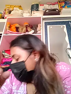 Hotmilfxox online show from December 10, 2024, 11:22 am