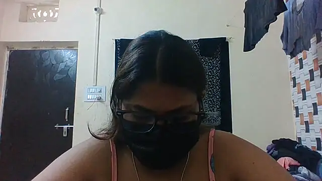 Hotmilfxox online show from June 21, 2026, 7:11 am