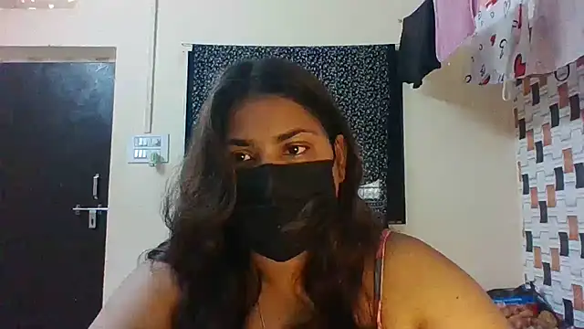 Hotmilfxox online show from July 10, 2026, 8:07 am