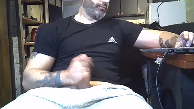 Snapshot of ozzypsico13 chatting on August 1, 2026, 3:22 pm ozzypsico13 online show from August 1, 2026, 3:22 pm