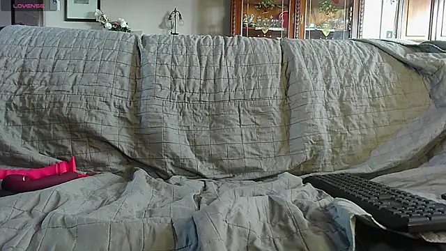 Snapshot of LauraMonolo chatting on June 5, 2026, 6:52 am LauraMonolo online show from June 5, 2026, 6:52 am