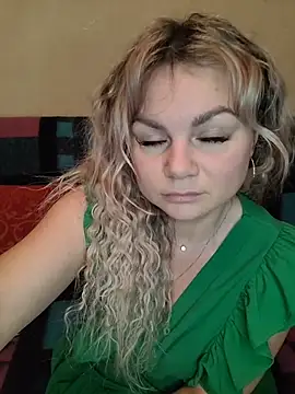 candy queeen online show from December 4, 2025, 2:43 am