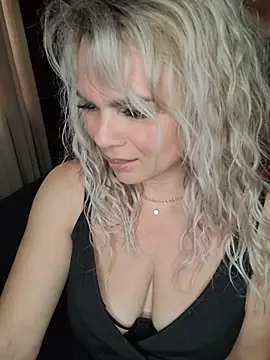 Snapshot of candy_queeen chatting on May 31, 2026, 3:15 am candy queeen online show from May 31, 2026, 3:15 am