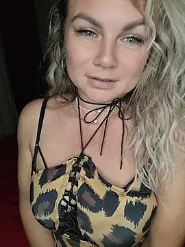 Snapshot of candy_queeen chatting on July 7, 2026, 10:03 pm candy queeen online show from July 7, 2026, 10:03 pm