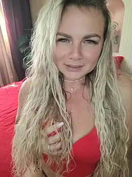 Snapshot of candy_queeen chatting on August 5, 2026, 4:15 am candy queeen online show from August 5, 2026, 4:15 am