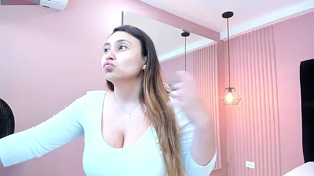 dulce santamaria online show from December 6, 2024, 10:30 pm