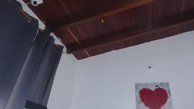 Amara Red online show from October 13, 2025, 11:10 am