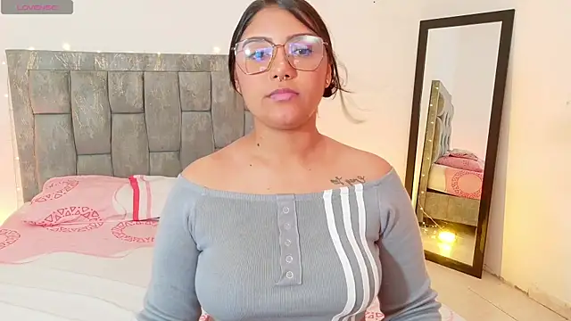 Snapshot of DIANEE_01 chatting on May 27, 2026, 10:51 pm DIANEE 01 online show from May 27, 2026, 10:51 pm