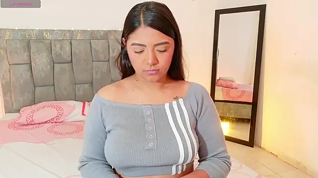Snapshot of DIANEE_01 chatting on May 31, 2026, 9:27 pm DIANEE 01 online show from May 31, 2026, 9:27 pm