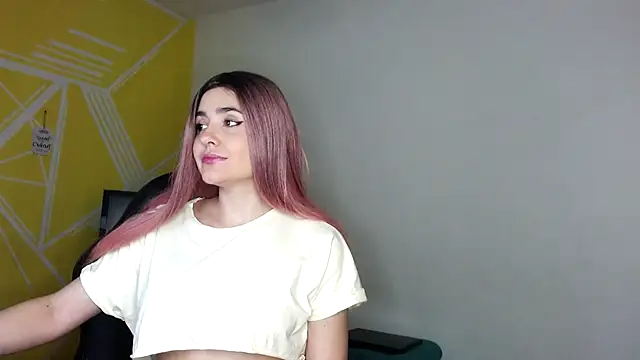 Nikolle Rouss online show from December 9, 2024, 8:33 pm