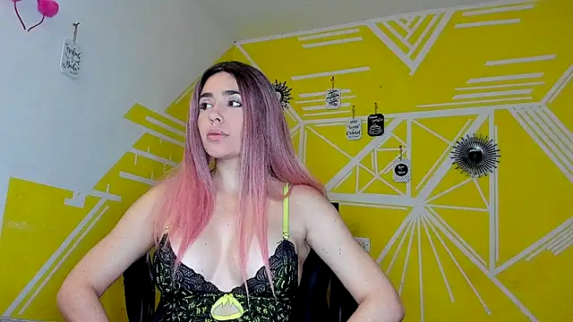 Nikolle Rouss online show from October 23, 2025, 9:35 pm