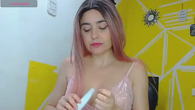 Nikolle Rouss online show from March 31, 2026, 5:46 pm