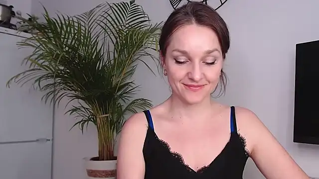 Snapshot of AliciaDesire chatting on February 11, 2025, 10:37 am AliciaDesire online show from February 11, 2025, 10:37 am