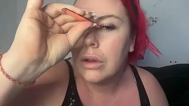 redxxxvixen online show from February 16, 2025, 11:37 pm