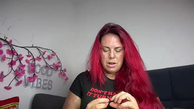 redxxxvixen online show from May 19, 2026, 9:21 pm