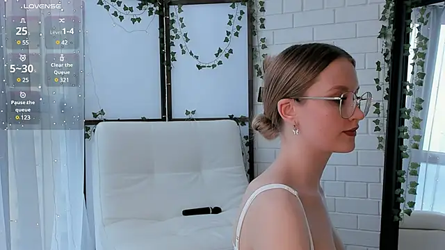 Snapshot of IsabellaTorrance chatting on February 28, 2025, 9:58 am IsabellaTorrance online show from February 28, 2025, 9:58 am