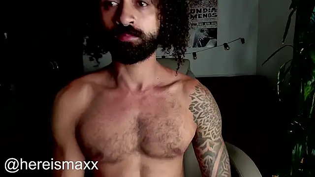 Snapshot of MaxG__ chatting on September 24, 2025, 12:03 am MaxG online show from September 24, 2025, 12:03 am