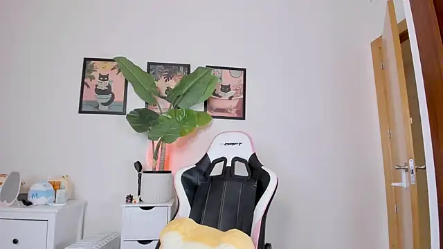 Adriennesexxx online show from February 8, 2026, 9:07 pm