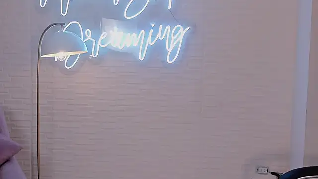 DolcieElliot online show from March 7, 2025, 6:00 pm