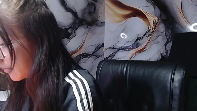 ling ling24 online show from March 14, 2025, 7:04 am