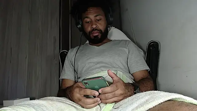 KaelMoreau online show from March 6, 2025, 4:41 am