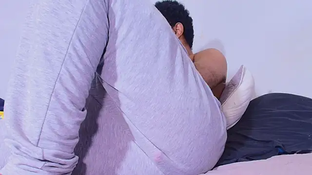 KaelMoreau online show from April 18, 2026, 7:07 pm