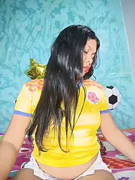 DIORA Latina online show from June 19, 2026, 3:22 am