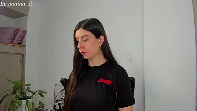 Nadiaa  online show from February 13, 2025, 2:56 am