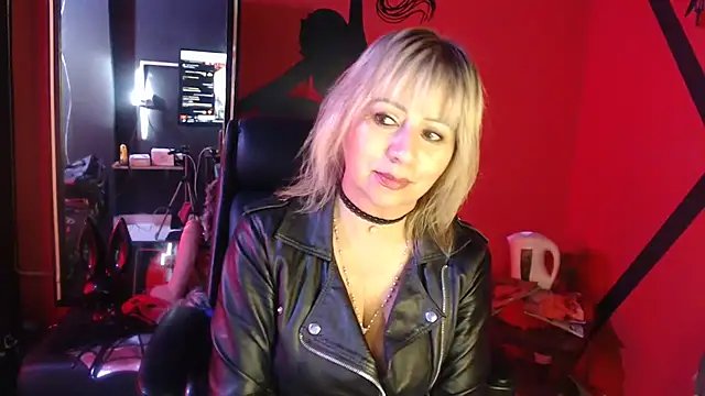 KLOE PIELL online show from November 10, 2025, 9:03 pm