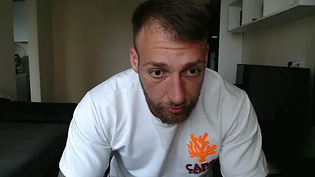 Snapshot of Alusca chatting on May 31, 2026, 9:16 am Alusca online show from May 31, 2026, 9:16 am