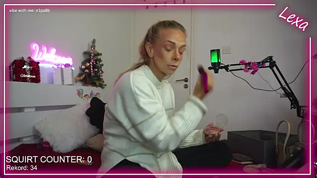 Lexa xoxo online show from December 3, 2025, 7:49 am