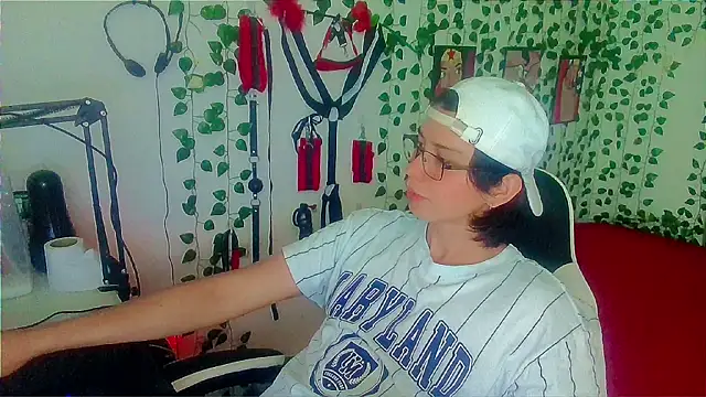 Snapshot of Andy_gray chatting on April 29, 2026, 4:11 pm Andy gray online show from April 29, 2026, 4:11 pm