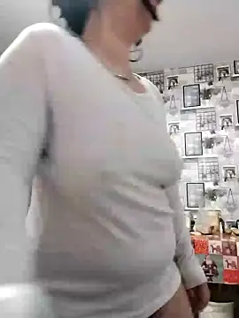 AdelinaJude online show from January 26, 2025, 4:20 pm