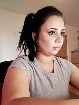 AdelinaJude online show from March 10, 2025, 12:37 pm