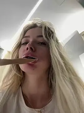 KylieJoyce online show from January 8, 2025, 2:14 pm