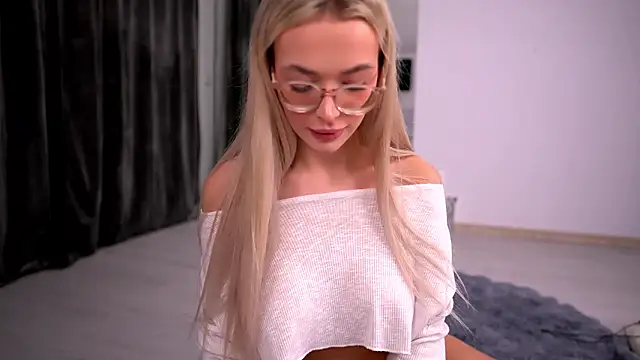 KylieJoyce online show from January 18, 2026, 9:51 pm