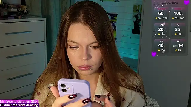 Snapshot of ValBae chatting on September 29, 2025, 8:02 pm ValBae online show from September 29, 2025, 8:02 pm