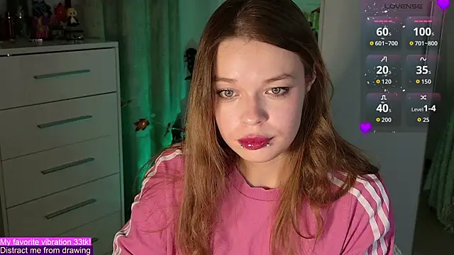 Snapshot of ValBae chatting on October 13, 2025, 7:47 pm ValBae online show from October 13, 2025, 7:47 pm