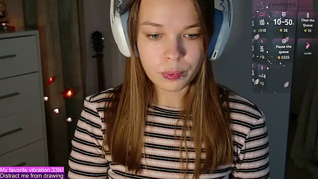 Snapshot of ValBae chatting on October 27, 2025, 9:30 pm ValBae online show from October 27, 2025, 9:30 pm