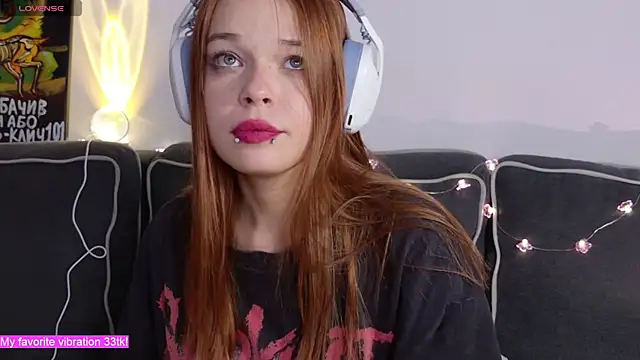 Snapshot of ValBae chatting on November 15, 2025, 9:54 pm ValBae online show from November 15, 2025, 9:54 pm